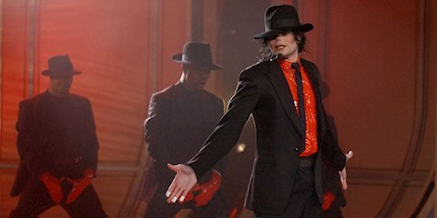 MICHAEL JACKSON’IN MOONWALK AYAKKABILARI AÇIK ARTIRMADA