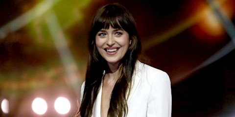 DAKOTA JOHNSON  FİLM ÇEKİMİNDE YAŞADIĞI PANİK ATAĞI ANLATTI