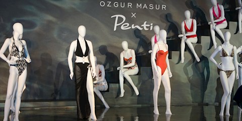 ÖZGÜR MASUR X PENTİ PLAJ KOLEKSİYONU ÇIRAĞAN SARAYI'NDA TANITILDI