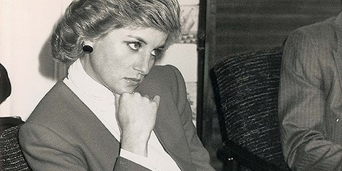 PRENSES DIANA’NIN KIYAFETLERİ AÇIK ARTIRMADA REKOR KIRDI