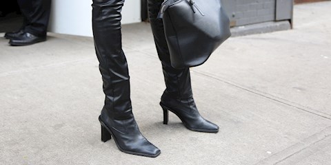 BAŞROLDE BİR KLASİK: SİYAH BOTLAR