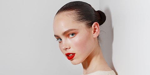 HERKESİN HEM FİKİR OLDUĞU BİR STATEMENT: KIRMIZI RUJ