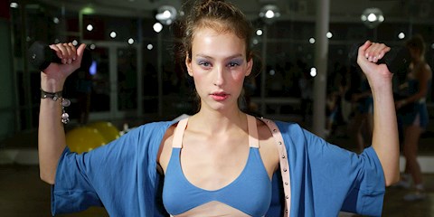 EVDE SPOR YAPMAK İÇİN MOTİVE EDECEK STİL ÖNERİLERİ