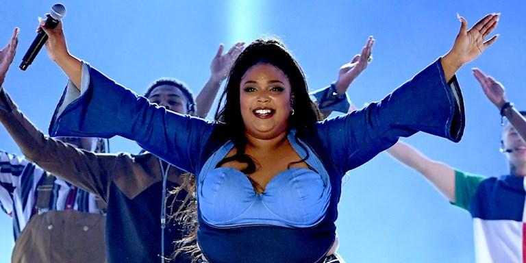 LIZZO FİLTRELERE KARŞI!