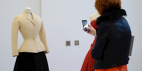 İNGİLTERE’NİN EN BÜYÜK CHRISTIAN DIOR SERGİSİ AÇILIYOR