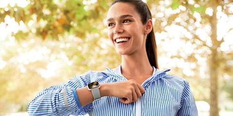 FİTBİT’İN  YENİ AKILLI SAATİ