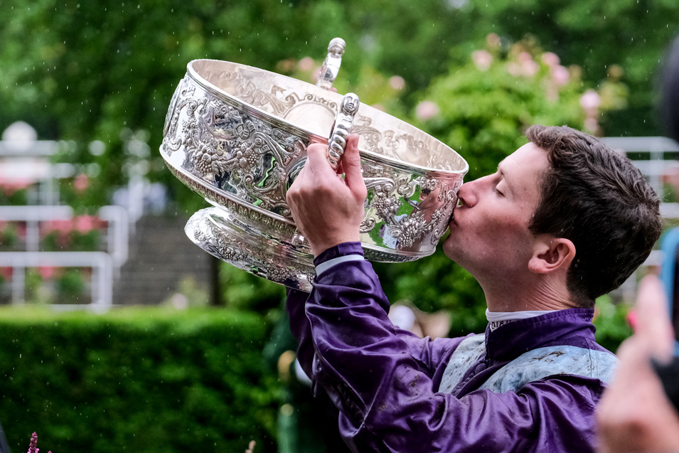 DÜNYANIN EN PRESTİJLİ AT YARIŞLARI ROYAL ASCOT GERÇEKLEŞTİ!