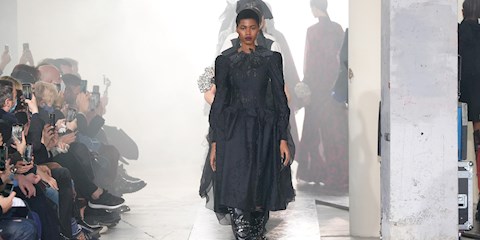 PARİS MODA HAFTASI: ROCHAS SONBAHAR-KIŞ 2022-23 DEFİLESİ