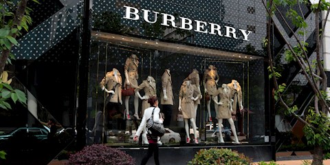 BURBERRY VINTAGE DÜNYASINA GİRİŞ YAPTI