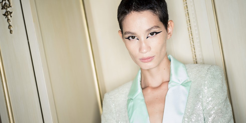 KEDİ GÖZÜ GERİ DÖNDÜ: EN İYİ LİKİT EYELINERLAR