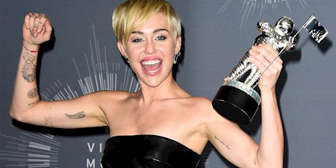 ÜNLÜLERİN DÖVMELERİ  VE ANLAMLARI 