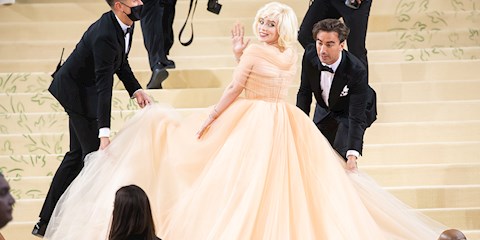 BILLIE EILISH'İN MET GALA ELBİSESİ, MARILYN MONROE'YA BİR ÖVGÜ