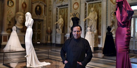 EFSANEVİ TASARIMCI AZZEDINE ALAIA HAYATINI KAYBETTİ