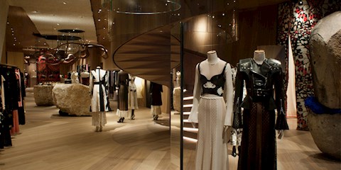 ALEXANDER MCQUEEN  YENİ MAĞAZASI İLE LONDRA’DA