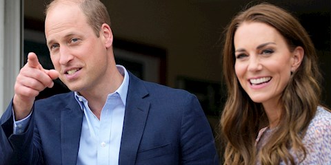 CAMBRIDGE DÜKÜ VE DÜŞESİ’NİN İLK RESMİ PORTRESİ!