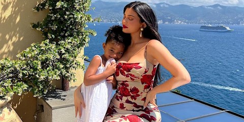 KYLIE JENNER’IN ÇİÇEK AÇAN STİLİ