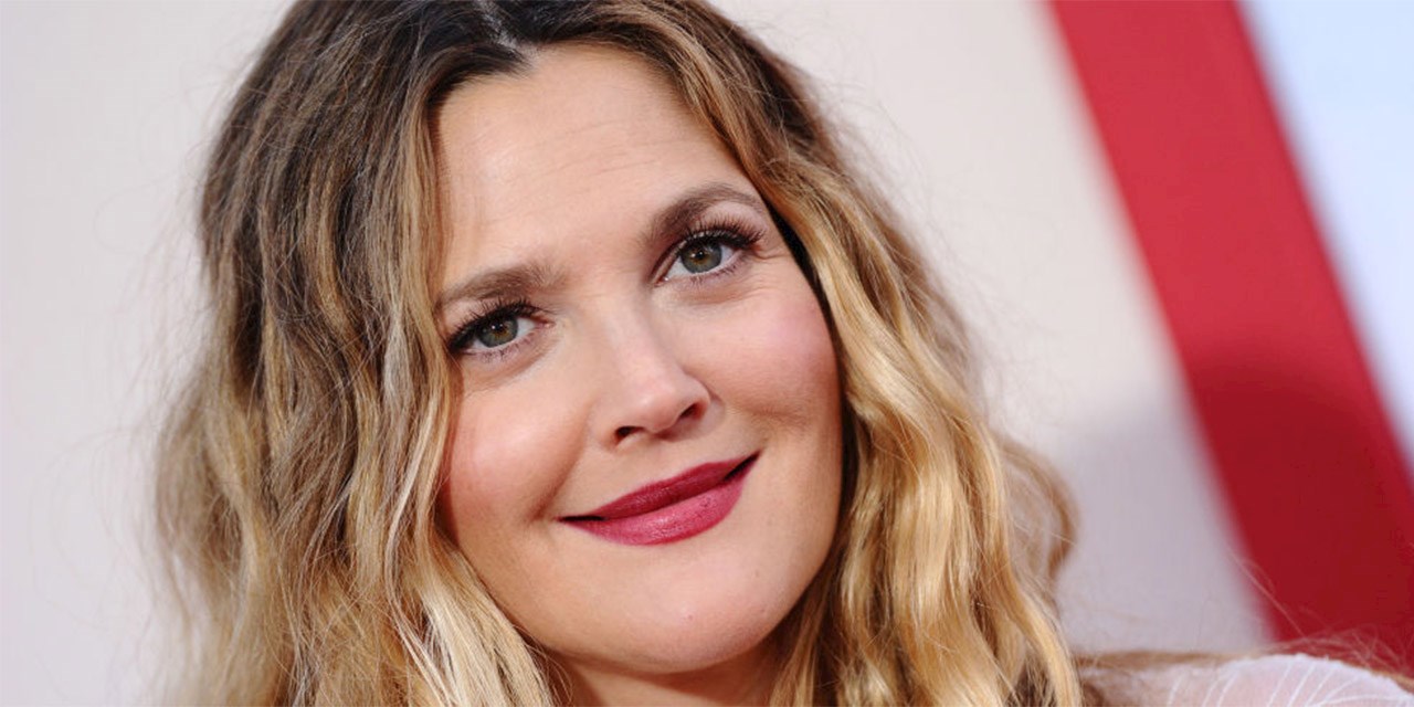 DREW BARRYMORE SADECE KADINLARIN OLDUĞU BİR GERİLİM DİZİSİ YAPIYOR