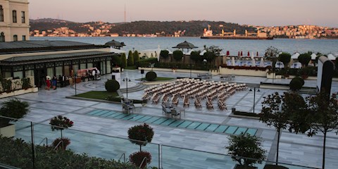 FOUR SEASONS BOSPHORUS'TA AÇIK HAVA SİNEMA GECELERİ BAŞLADI