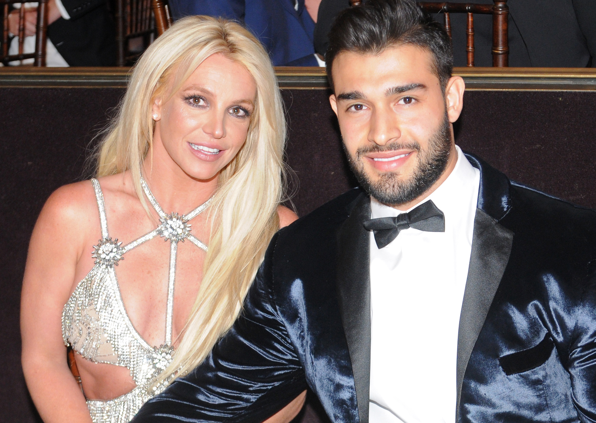 BRITNEY SPEARS HAMİLE OLDUĞUNU DUYURDU