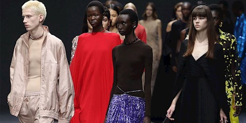 CANLI YAYIN: VALENTINO İLKBAHAR-YAZ 2023 DEFİLESİ  