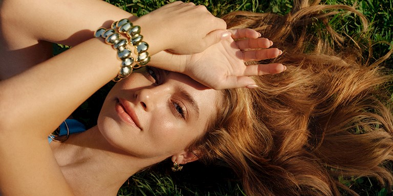 DURU, DOĞAL, IŞIL IŞIL: GAMZE ERÇEL YILDIRIM 