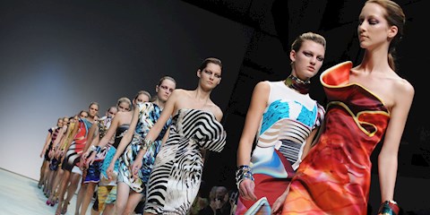 VICTORIA SECRET, MARY KATRANTZOU İLE İŞ BİRLİĞİ YAPIYOR