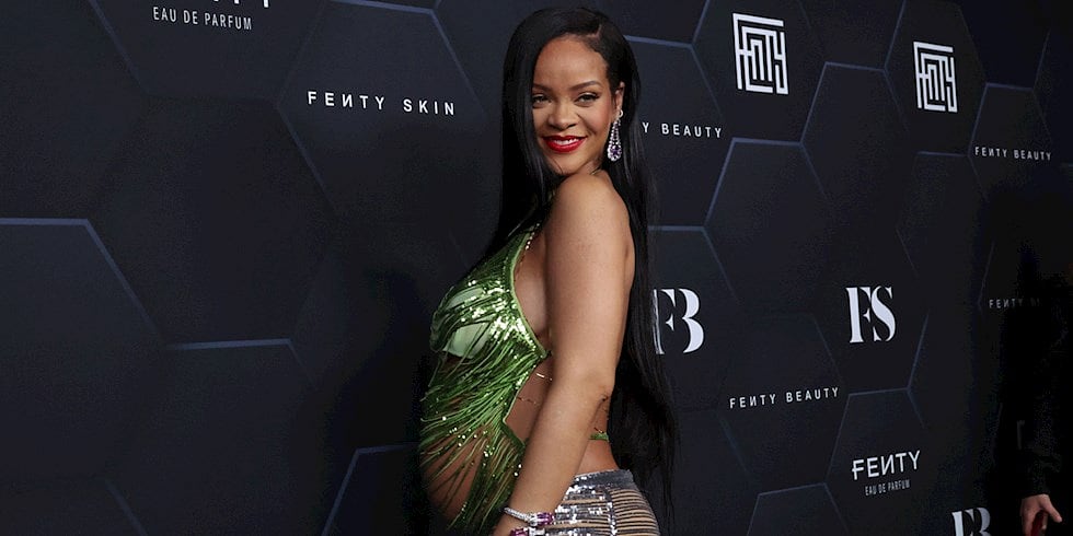 RIHANNA’NIN YÜKSEK MODA HAMİLE STİLİ