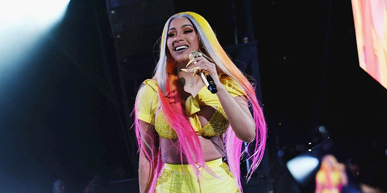 CARDI B (YİNE) TARİHE GEÇTİ!