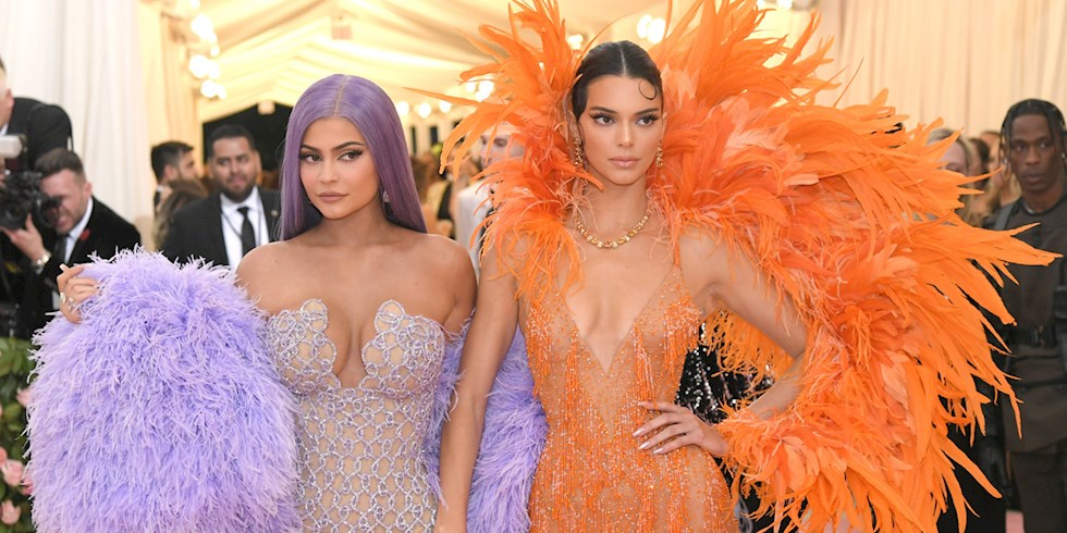 2020 MET GALA ERTELENDİ!