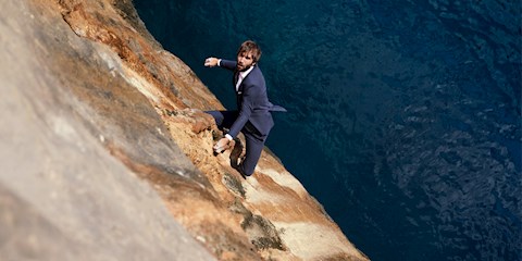 CHRIS SHARMA MANGO TRAVEL SUIT'İ TEST ETTİ