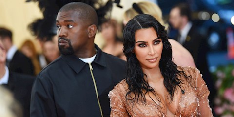 KIM KARDASHIAN, KANYE WEST’İN ‘DONDA’ GÖSTERİMİ İÇİN GELİNLİK GİYDİ