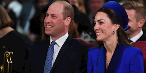 CAMBRIDGE DÜŞESİ’NİN KRALİYET MAVİSİ MONOKROM STİLİ