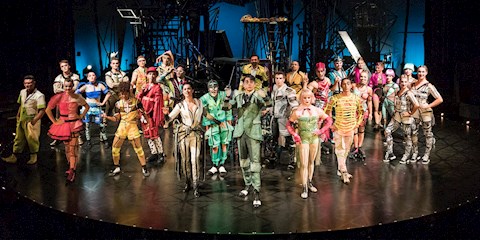 BAZZAR İLK GÖSTERİSİYLE İZLEYENLERİ BÜYÜLEDİ