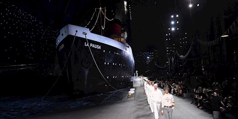 CHANEL’İN CRUISE 2019 DEFİLESİNDE GERÇEK BİR GEMİ VARDI!