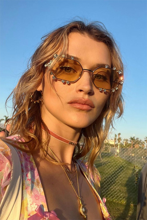 DIE BESTEN BEAUTY-LOOKS VON COACHELLA 2022