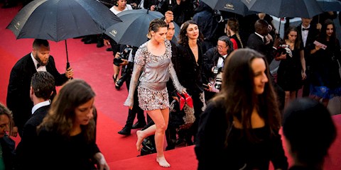 CANNES’DA YALIN AYAK