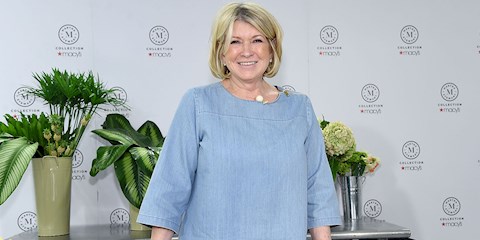 MARTHA STEWART LOUBOUTIN’LERİNİN ALTINI SİYAHA BOYUYOR!