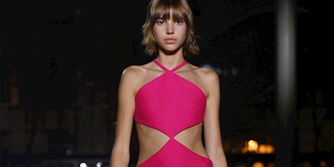 CANLI YAYIN: VALENTINO SONBAHAR-KIŞ 2022 DEFİLESİ