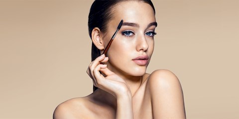 BULUT MAYASGİL'DEN KAŞ BAKIMI TÜYOLARI