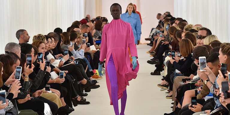 BALENCIAGA’NIN SOSYAL MEDYASINA NE OLDU?