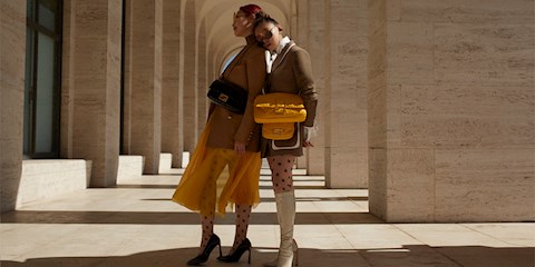 FENDI, ROMAN BAGUETTE'İ SUNAR