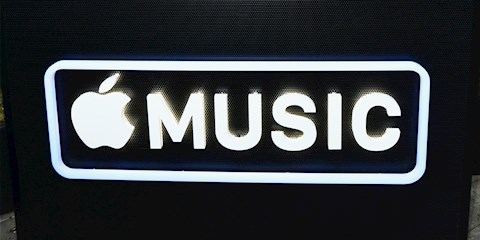 APPLE MUSIC SHAZAM'I SATIN ALDI