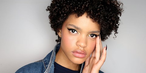 YORGUNLUK İZLERİNİ SİLEN EN İYİ 10 GÖZ KREMİ