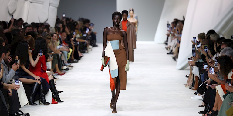 Milano Moda Haftası: Fendi İlkbahar-Yaz 2024 Defilesi