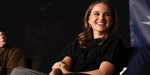 NATALIE PORTMAN’IN SÜRDÜRÜLEBİLİR BİR NİŞAN YÜZÜĞÜ VAR!
