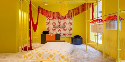 RAF SIMONS VE STERLING RUBY’DEN YENİ CALVIN KLEIN MAĞAZASI