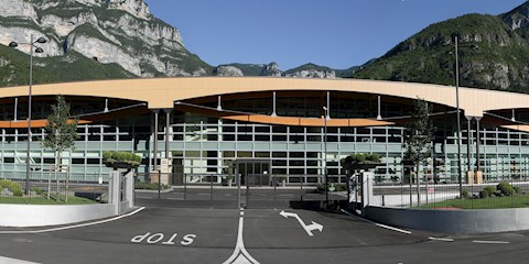 CALZEDONIA MASKE VE ÖNLÜK ÜRETMEYE BAŞLADI!