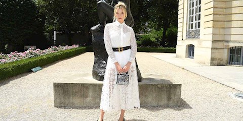 KARLIE KLOSS EVLENDİ