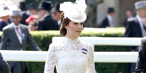 KATE MIDDLETON KONTES'İ DÜŞMEKTEN KURTARDI