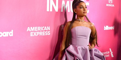 ARIANA GRANDE YANLIŞ DÖVME YAPTIRDI!
